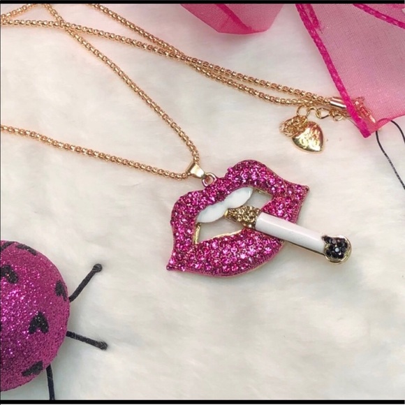 Betsey Johnson Jewelry - NWT BETSEY JOHNSON HOT LIPS NECKLACE - PINK & RED